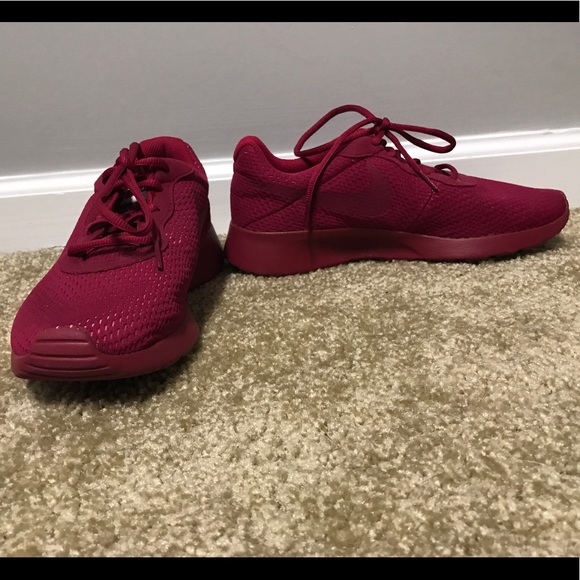 nike tanjun maroon womens